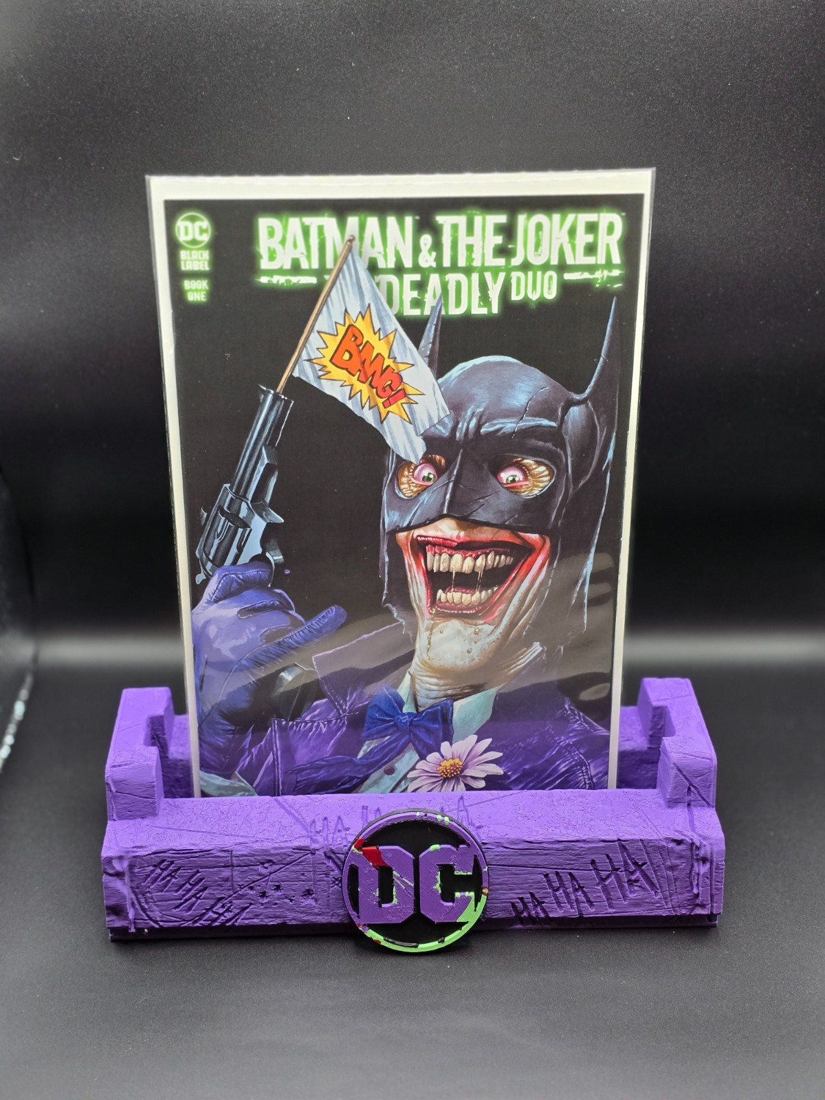 Joker - DC Comics - Comic Book Display Stand CGC, CBCS, Non-Graded Comics Joker - DC Comics - Comic Book Display Stand CGC, CBCS, Non-Graded Comics