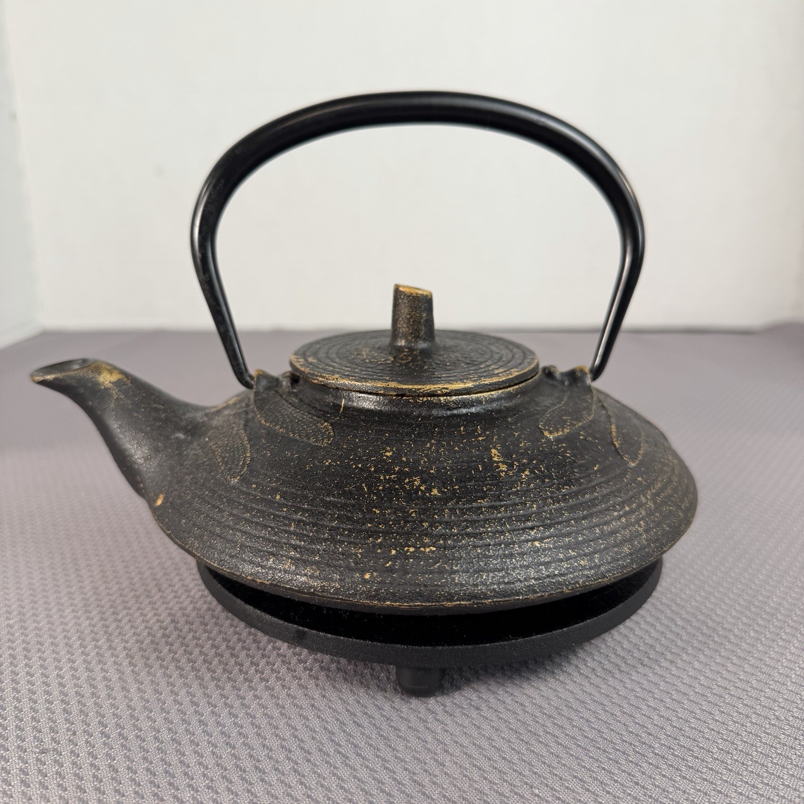 Vintage Iwachu Japan Cast Iron Dragonfly Teapot w/Trivet Nanbu Tekki Black/Gold