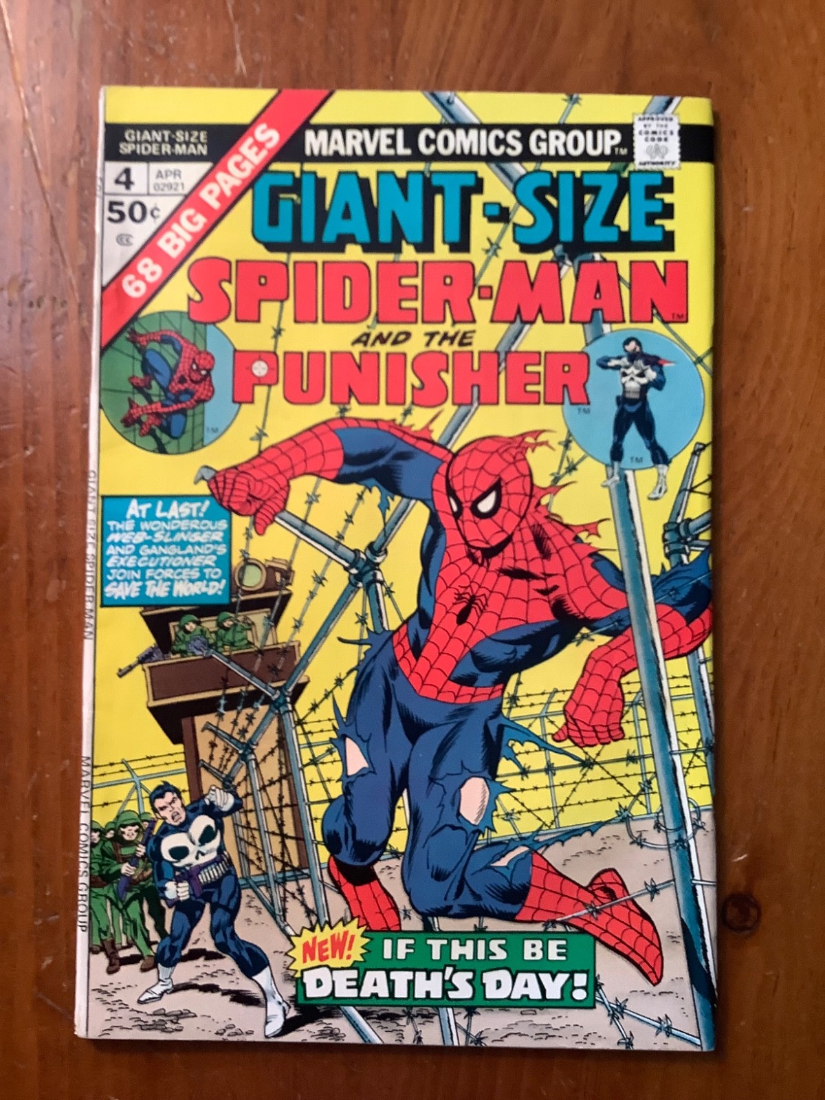 GIANT-SIZE SPIDER-MAN #4 (1975) VG/FN Punisher Marvel Comics Mid-Grade Sharp GIANT-SIZE SPIDER-MAN #4 (1975) VG/FN Punisher Marvel Comics Mid-Grade Sharp