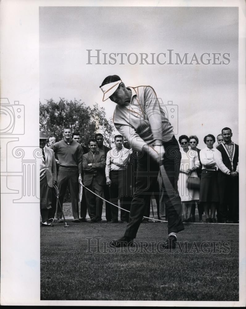 1969 Press Photo Golfer Gene Littler on a tournament course - net25695 1969 Press Photo Golfer Gene Littler on a tournament course - net25695