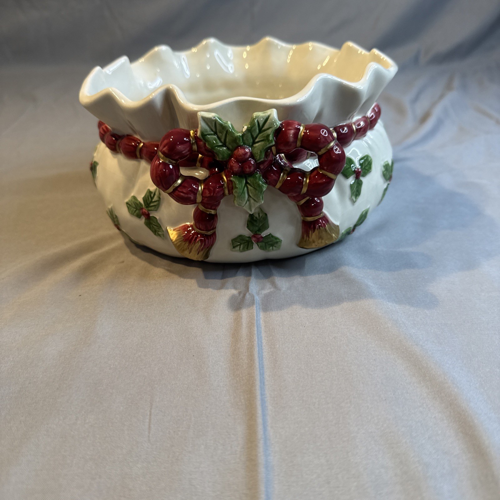 Old World Santa by Fitz & Floyd RUFFLE BOWL 7 1/2 Old World Santa by Fitz & Floyd RUFFLE BOWL 7 1/2