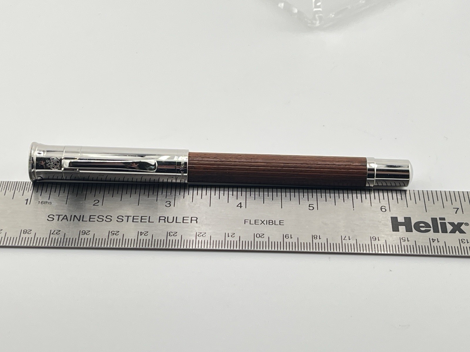 Graf von Faber Castell Classic Pernambuco 18k Fountain Pen Medium Nib Graf von Faber Castell Classic Pernambuco 18k Fountain Pen Medium Nib