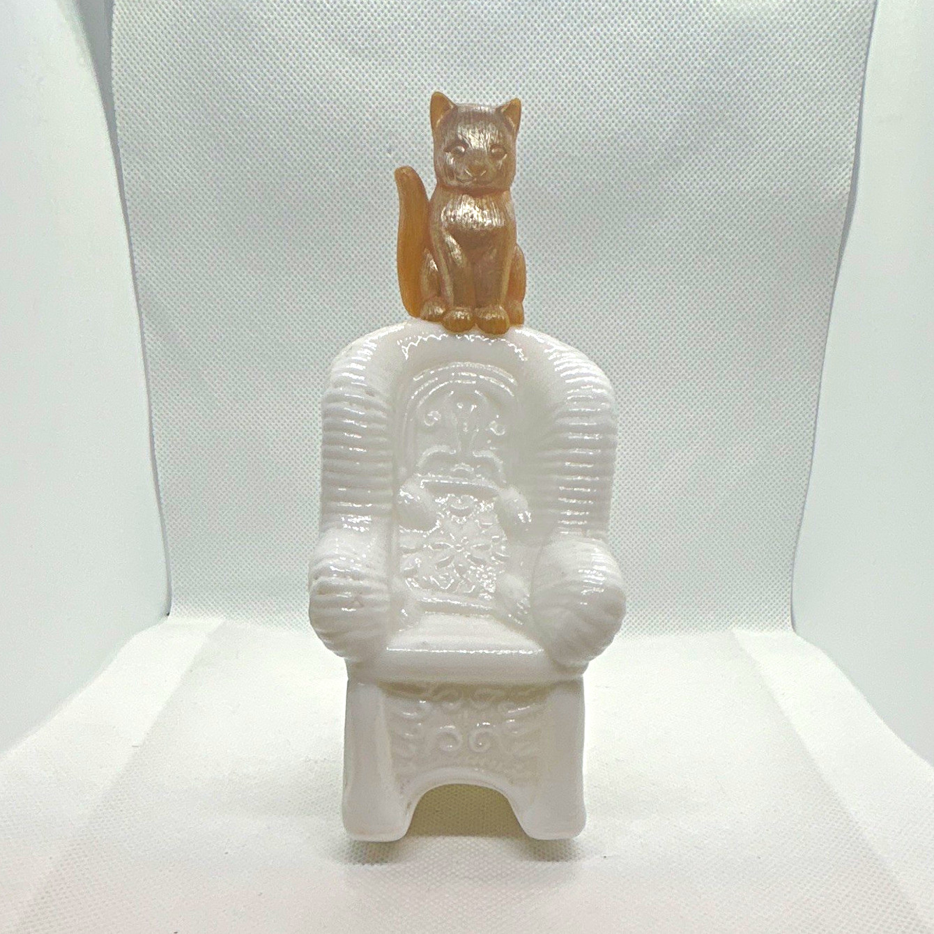 Avon Sitting Pretty Empty Perfume Glass Decorative Bottle Avon Sitting Pretty Empty Perfume Glass Decorative Bottle