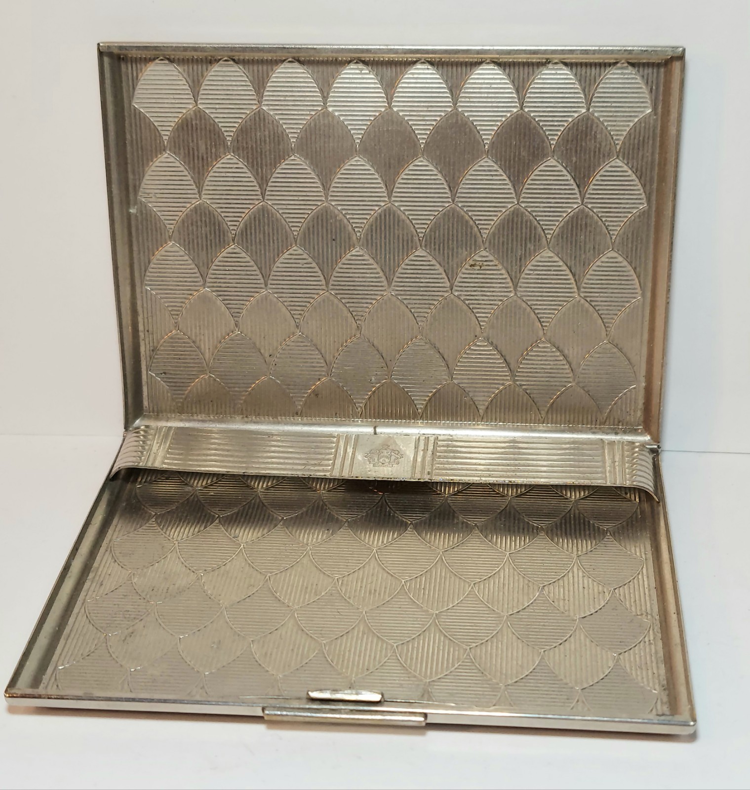 Vintage Evans 1950\'s Cigarette Case Mid Century Silvertone Fish Scale Design
