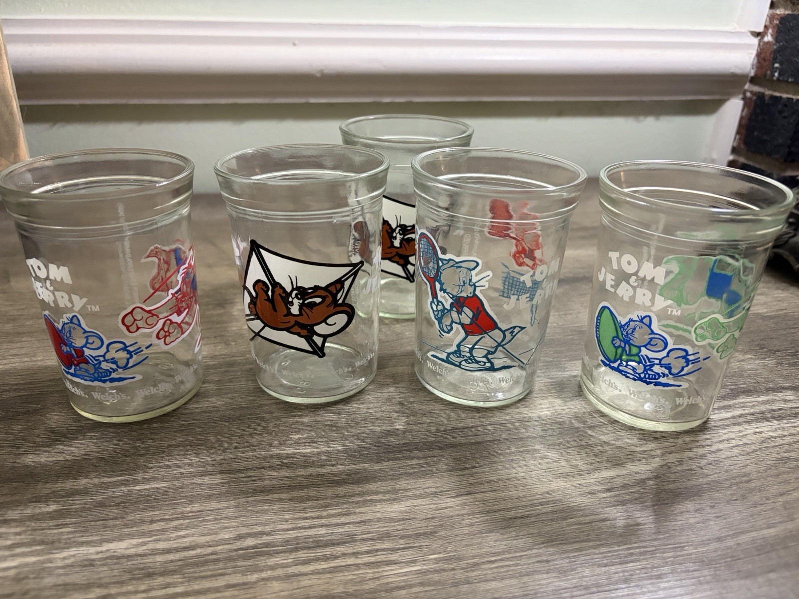 Vtg 1991 Welches Tom and Jerry Juice Glasses Set of 5 Assorted Hannah Barbera