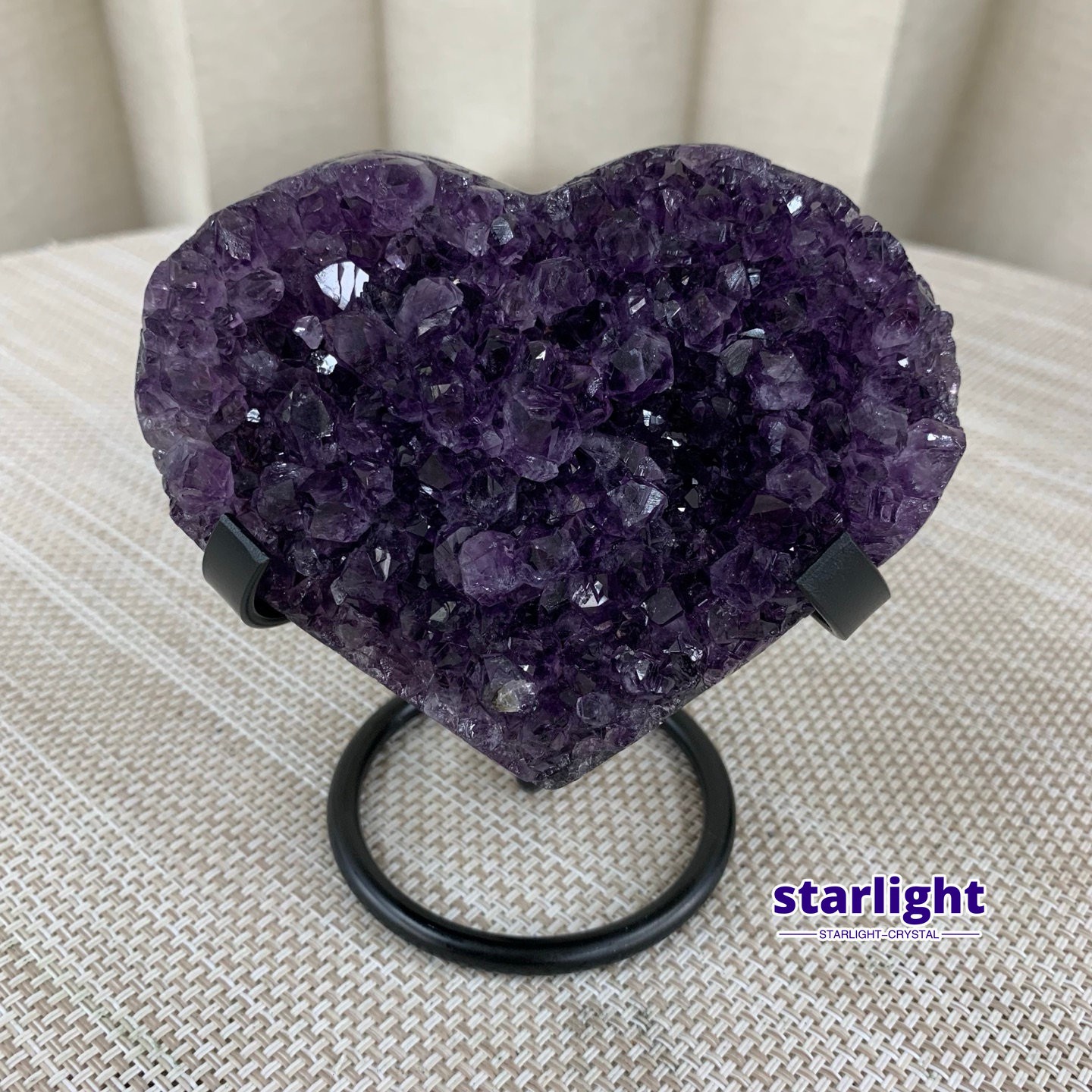 300G Natural Brazilian amethyst hand cut heart-shaped decoratio 300G Natural Brazilian amethyst hand cut heart-shaped decoratio
