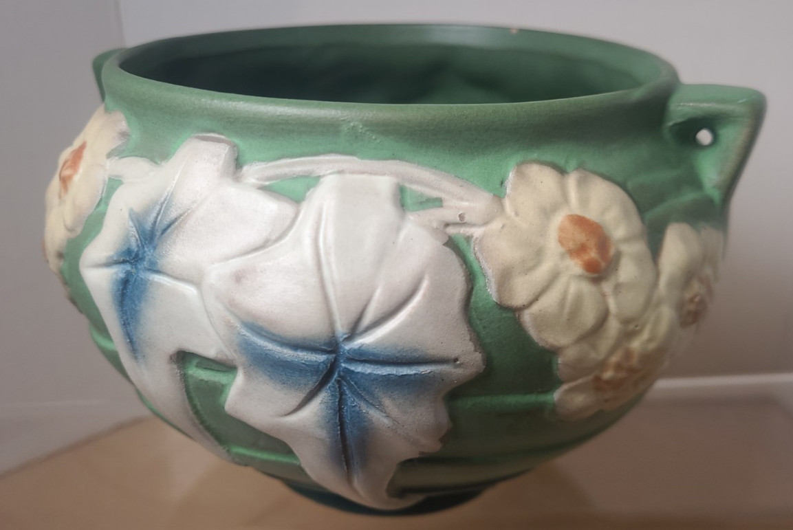 ROSEVILLE Reproduction LUFFA Style VASE  / PLANTER 4.5\