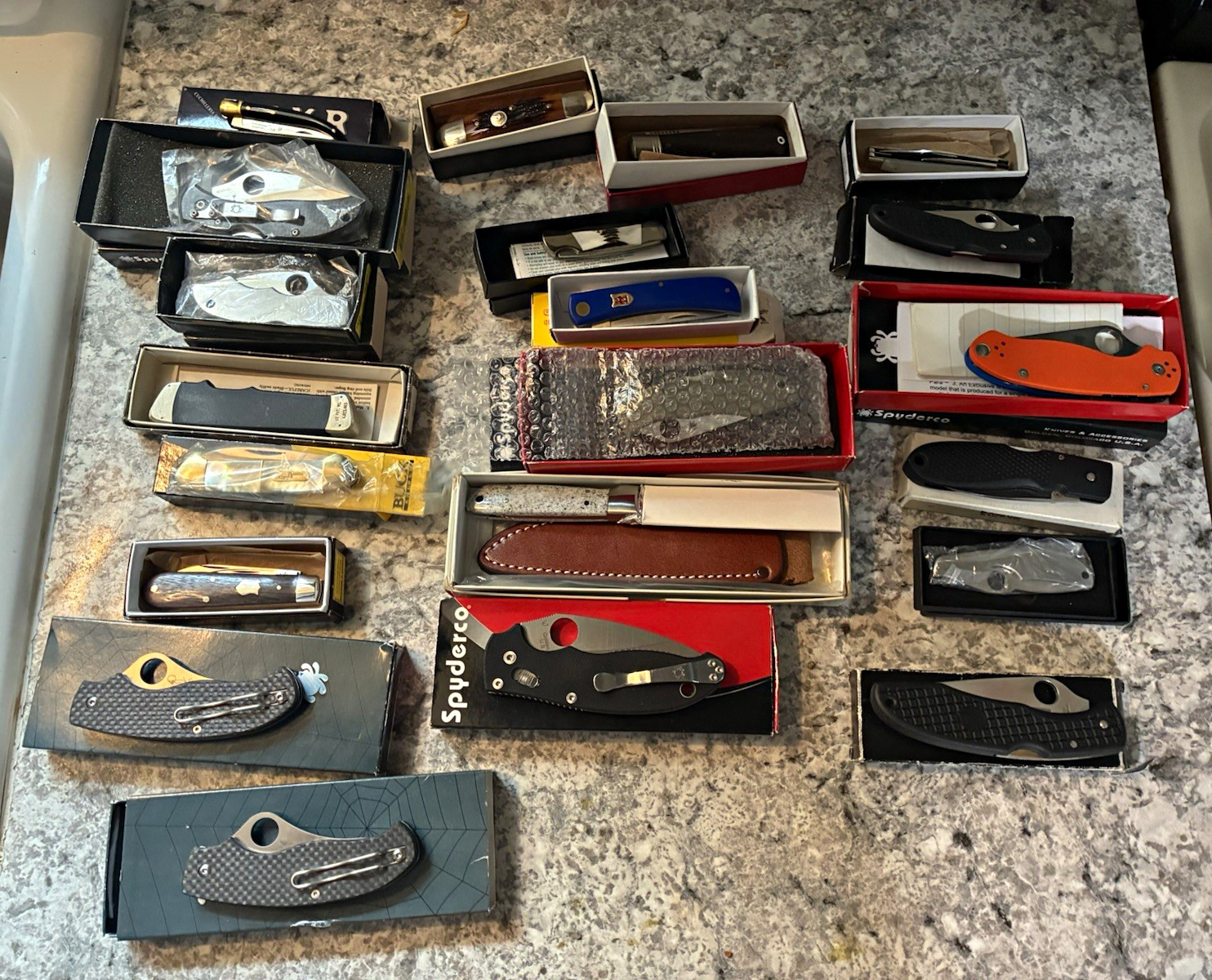 Spyderco huge Mixed Lot Collectible Pocket & Fixed Blade Knives w/ Boxes Spyderco huge Mixed Lot Collectible Pocket & Fixed Blade Knives w/ Boxes