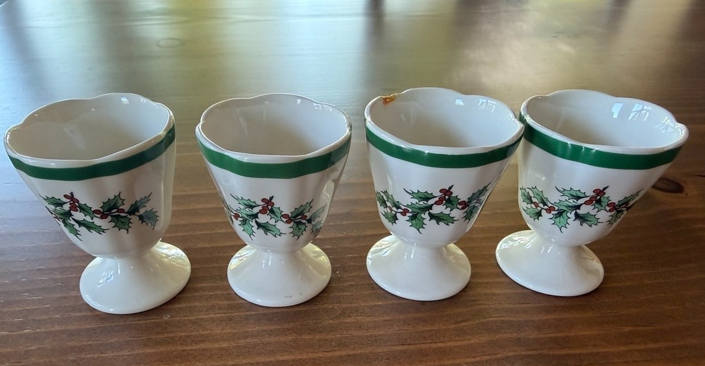 RARE Spode Christmas Tree Egg Cups Set of 4 Vintage England 1 Chipped RARE Spode Christmas Tree Egg Cups Set of 4 Vintage England 1 Chipped