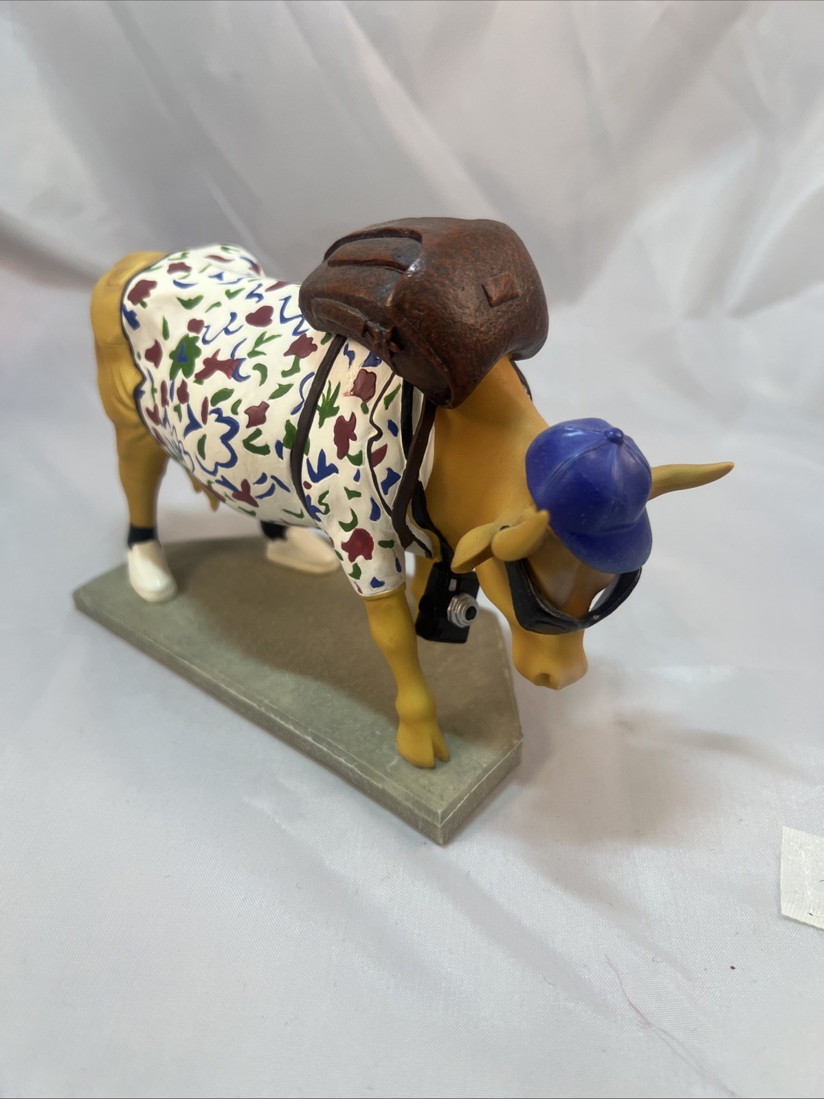 Vintage CowParade “Out of Cow Towner” #9121 Figurine 2000 Retired Tourist Cow