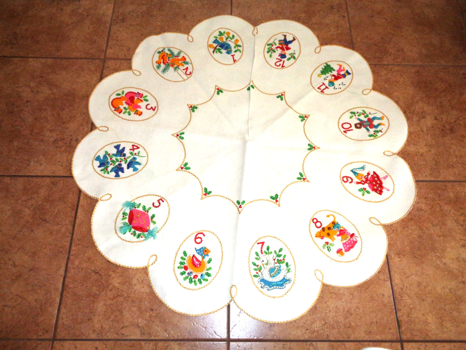 Vintage 12 Days of Christmas Bucilla 44\