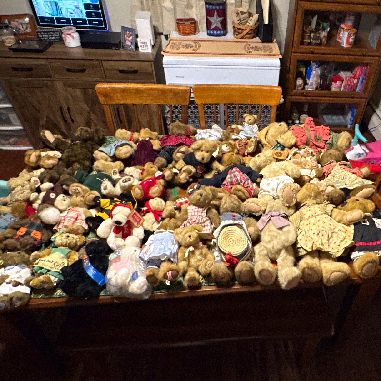 Boyd bears small,medium and big sizesClothes have been washed,price negotiable. Boyd bears small,medium and big sizesClothes have been washed,price negotiable.