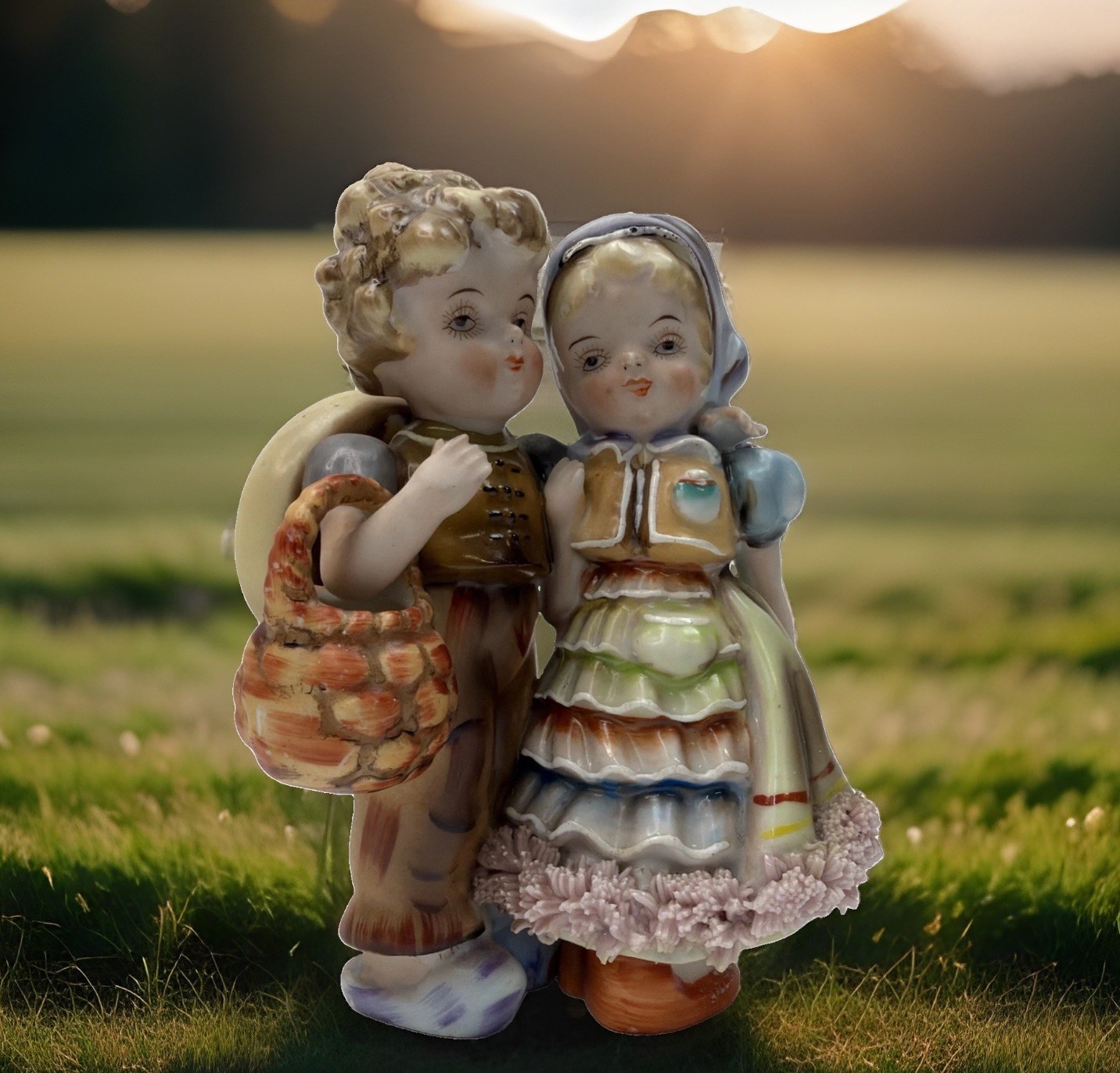 Vintage Italian Capodimonte Porcelain Figurine Boy Girl Spaghetti Lace Crown N Vintage Italian Capodimonte Porcelain Figurine Boy Girl Spaghetti Lace Crown N