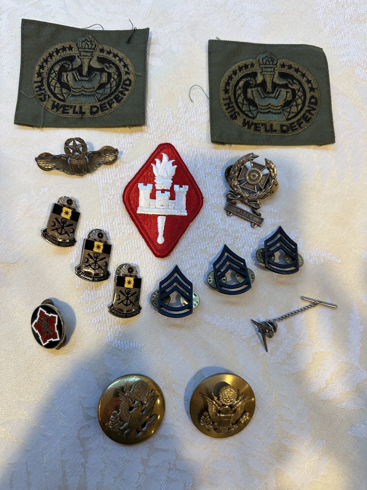 Vintage US Army Military Insignia Lot - Patches, Rank Chevrons, & Qualification Vintage US Army Military Insignia Lot - Patches, Rank Chevrons, & Qualification