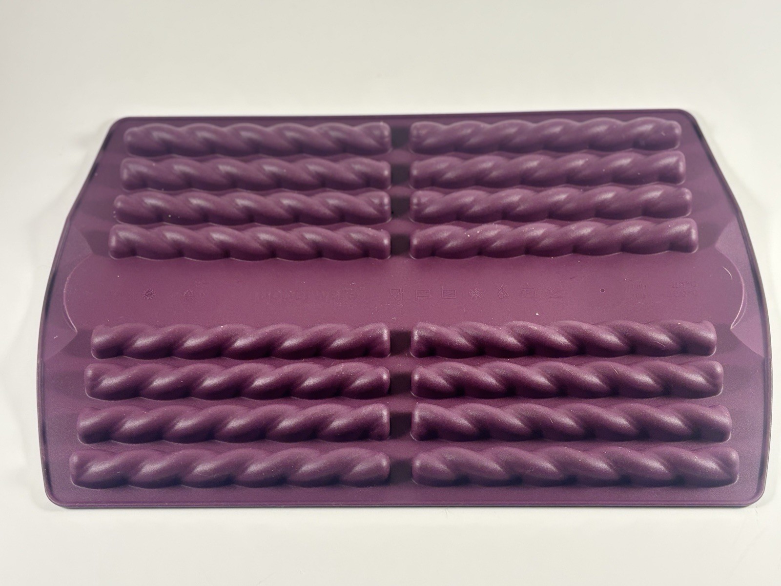 NEW tupperware silicone baking pretzels craft mold New