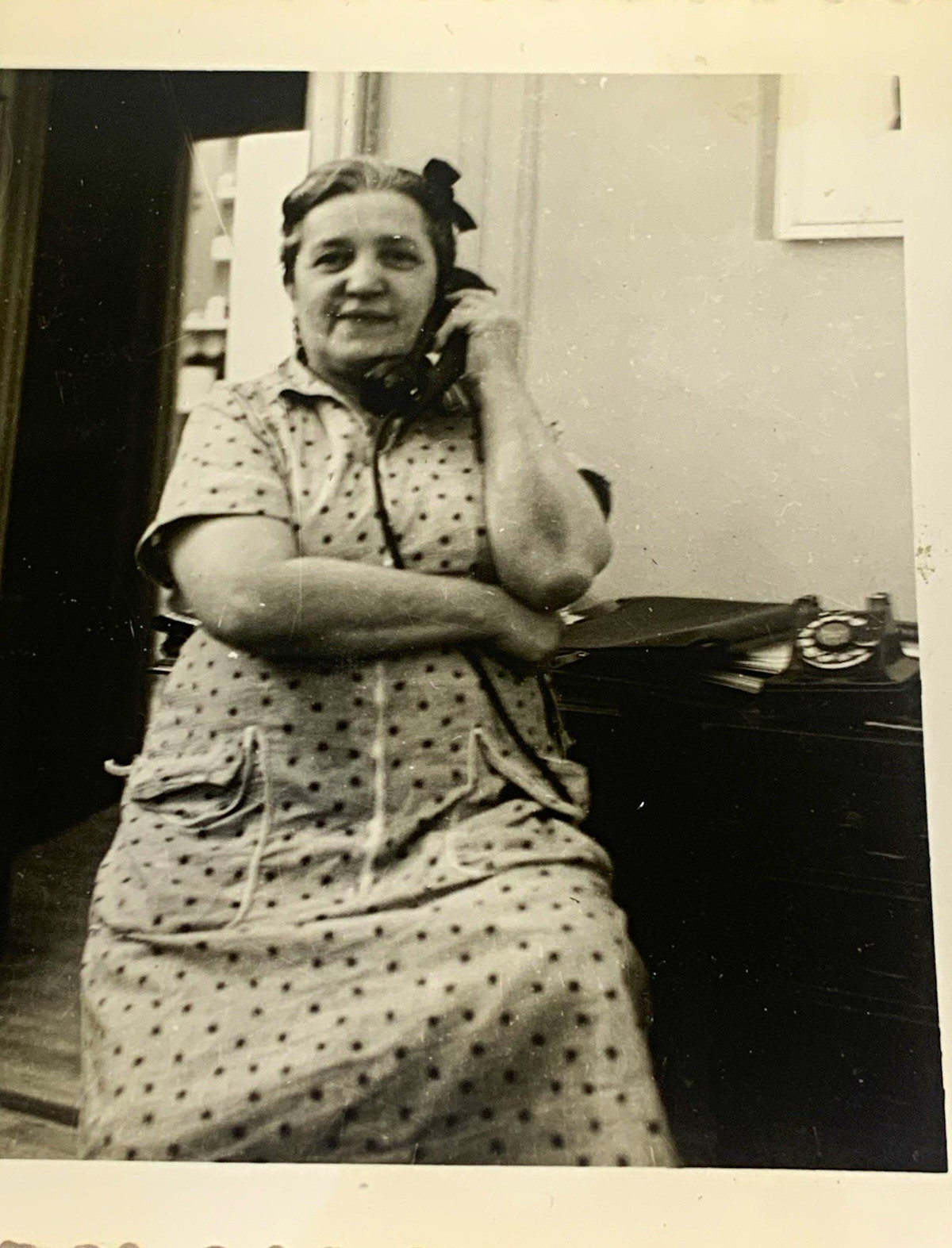 Vtg original B&W snapshot photo woman on telephone rotary phone grandma 1950s