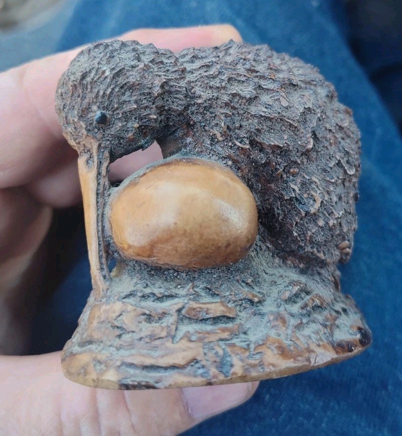 VTG Kiwi Bird / Figurine with Egg New Zealand Resin 2 1/2 \ VTG Kiwi Bird / Figurine with Egg New Zealand Resin 2 1/2 \