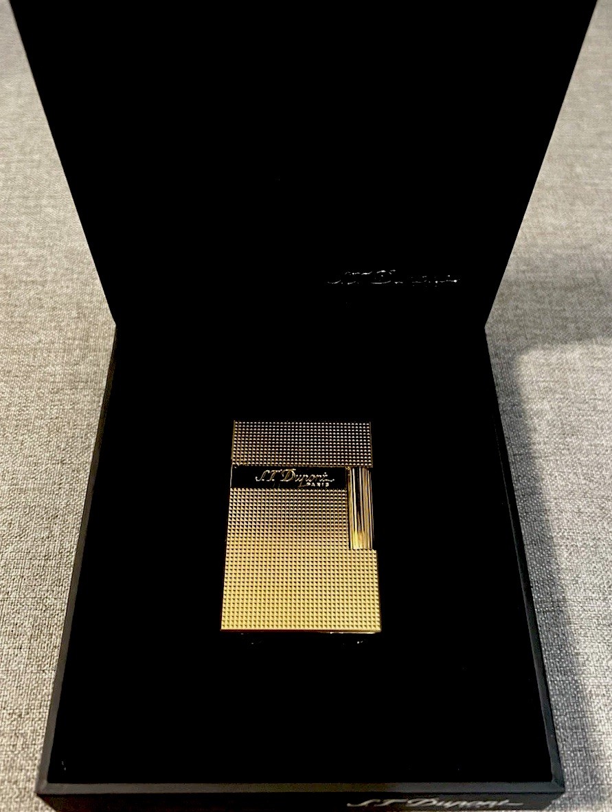 S.T. Dupont Line 2 Small Rechargeable Gas Lighter Classic Gold S.T. Dupont Line 2 Small Rechargeable Gas Lighter Classic Gold