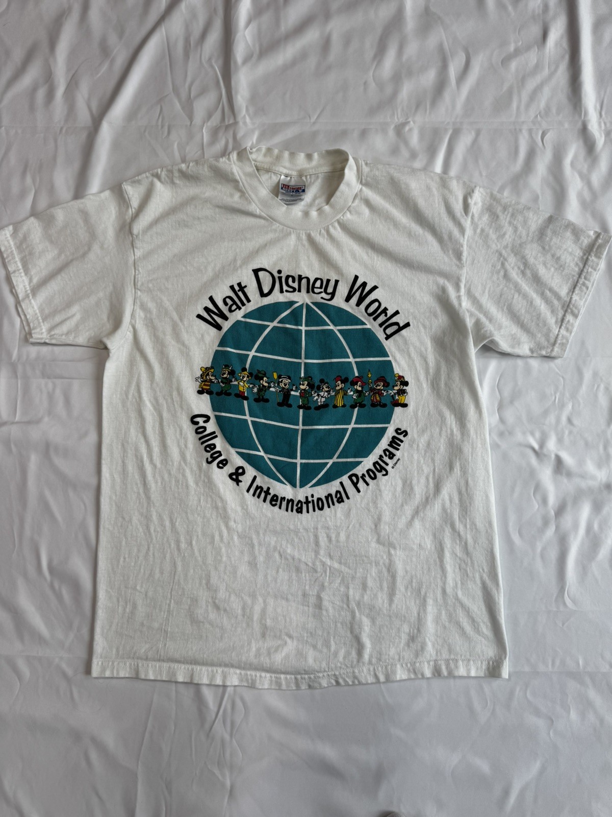 VTG 90’s DISNEY College & International Program Mickey Mouse T Shirt Size Large
