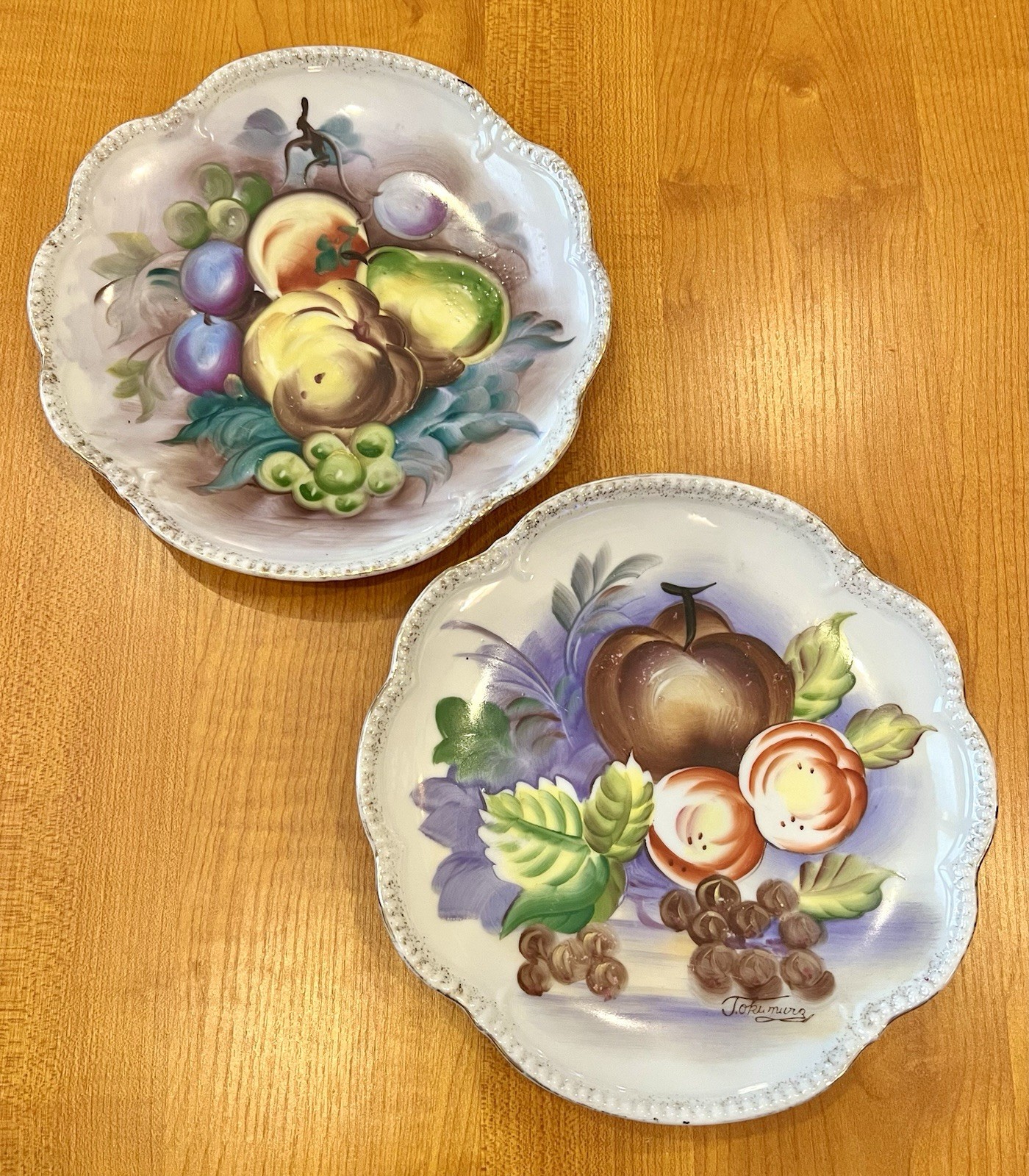Pair VTG Hand Painted Japanese Porcelain Fruit Plates, One Signed Tokimuro 8.25 Pair VTG Hand Painted Japanese Porcelain Fruit Plates, One Signed Tokimuro 8.25