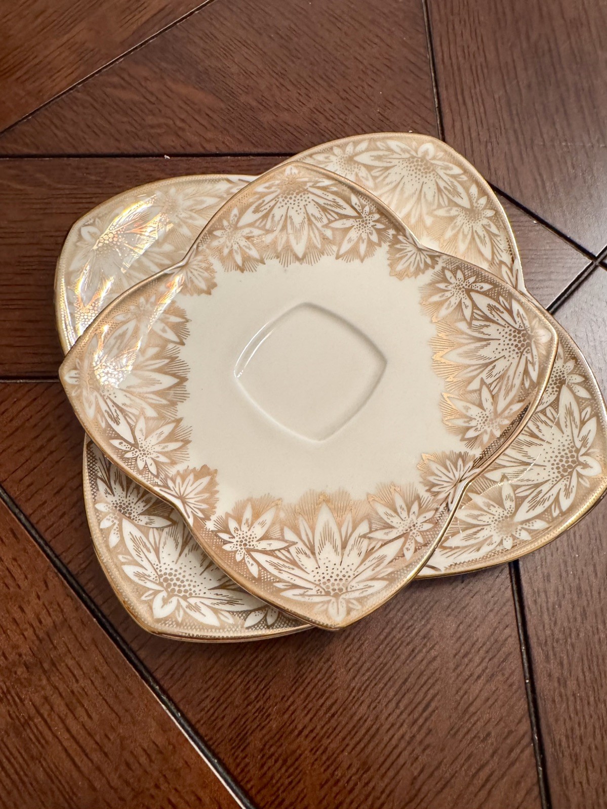 Alka Kunst Bavaria Gold 2 Piece Saucer & Dessert Plate Square Shape Set Gorgeous Alka Kunst Bavaria Gold 2 Piece Saucer & Dessert Plate Square Shape Set Gorgeous