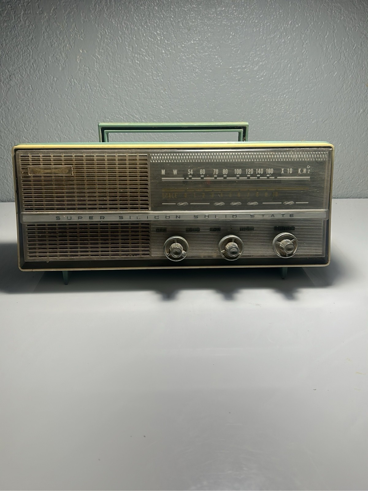 Vintage Gold Star Super Silicon Solid State Radio