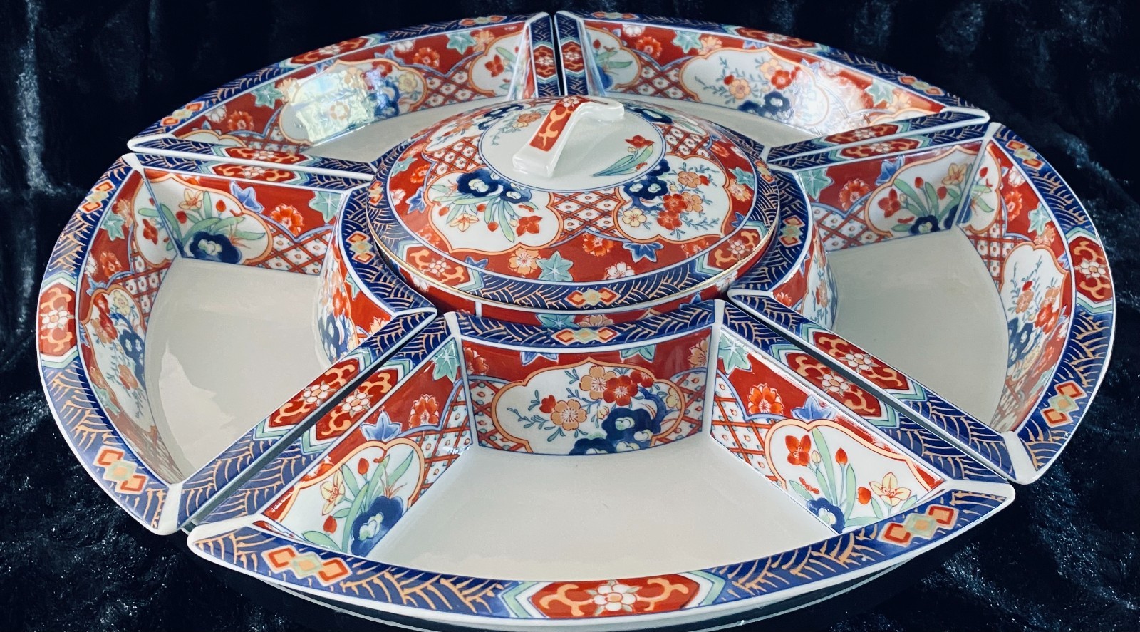 VINTAGE JAPANESE IMARI OCTAGONAL SHAPE SERVING DISH IMARI GOLD WITH TABLE INCL. VINTAGE JAPANESE IMARI OCTAGONAL SHAPE SERVING DISH IMARI GOLD WITH TABLE INCL.