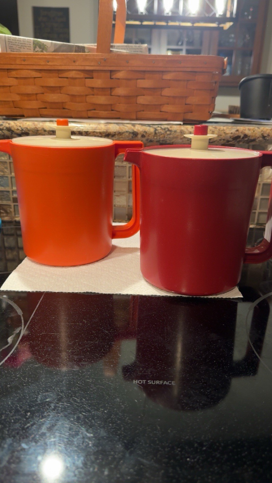 Set  of 2 Vintage Tupperware 1.5 Qt Push Button Pitchers with lids
