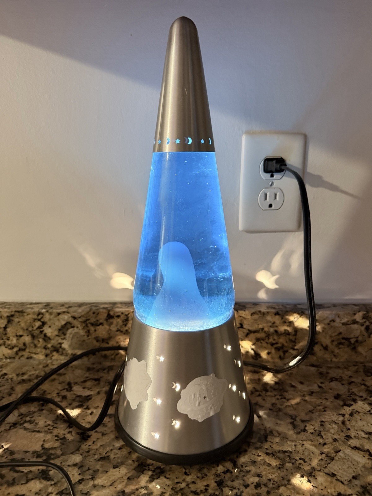 2001 Vintage Lava Lite Wizard Lamp Blue Silver 16\
