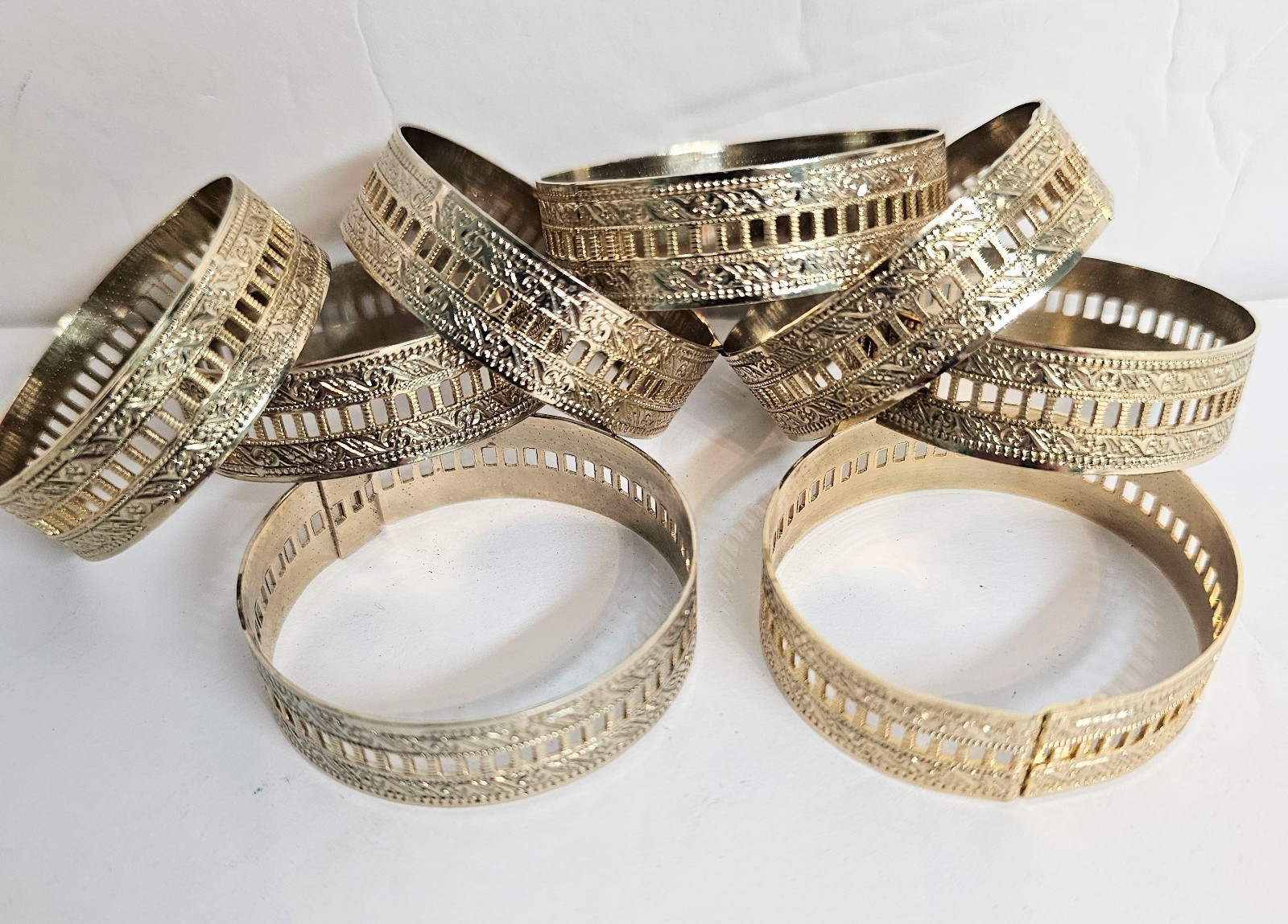 8 Vtg Goldtone Ornate Filigree Knapkin Rings Holiday Entertaining Partys