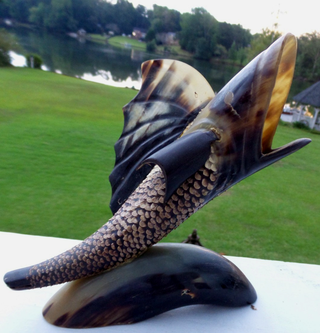 Vintage Hand‑Carved bovine or Ox horn Fish with Fins Folk Art 8 Vintage Hand‑Carved bovine or Ox horn Fish with Fins Folk Art 8