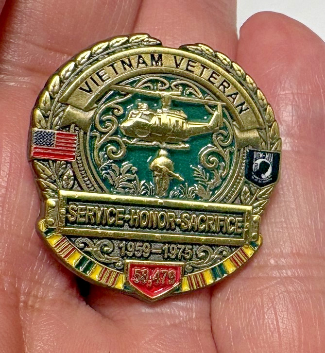 VIETNAM VETERAN HAT LAPEL PIN ARMY MARINES NAVY AIR FORCE COAST GUARD VIETNAM VETERAN HAT LAPEL PIN ARMY MARINES NAVY AIR FORCE COAST GUARD
