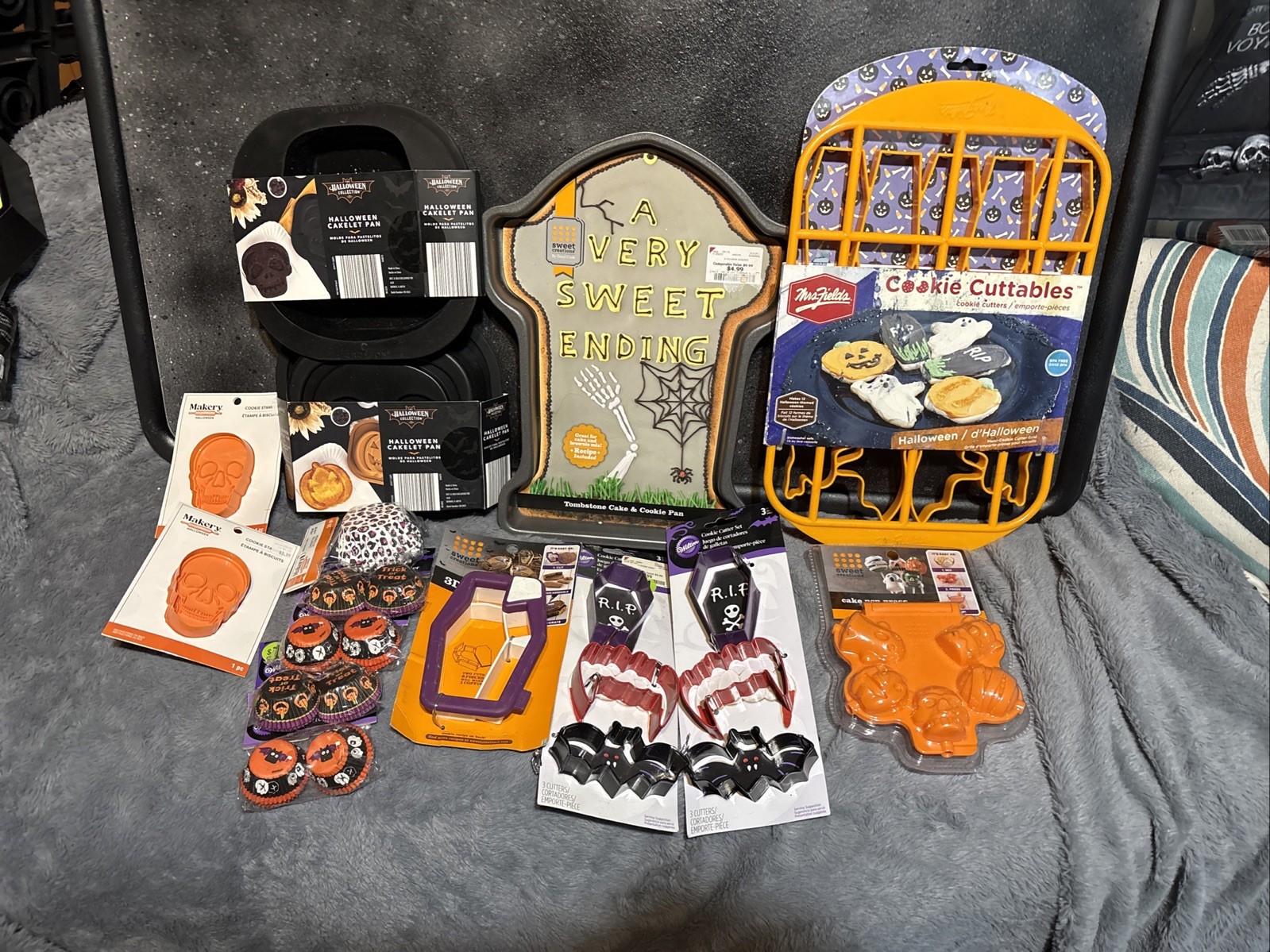 Lot 15 New Halloween Baking Lot Wilton Cookie Cutters Cake Pop Press Cake Pan Lot 15 New Halloween Baking Lot Wilton Cookie Cutters Cake Pop Press Cake Pan