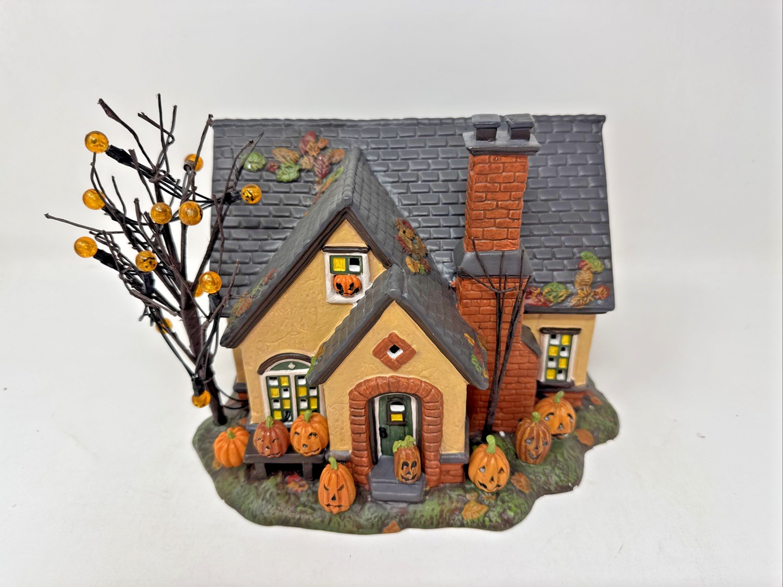 Dept 56 pumpkin house 4030757. No Adapter. Not Tested. READ DESC