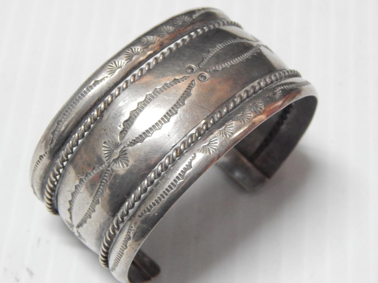 VINTAGE NAVAJO INGOT STERLING SILVER BRACELET - HAND STAMPED DESIGNS