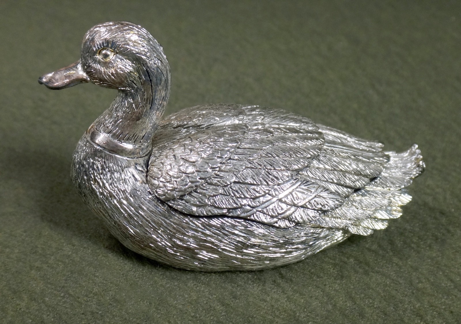 vintage Lunt Silversmiths Silverplated Pewter Duck Trinket Box USA 3.5\
