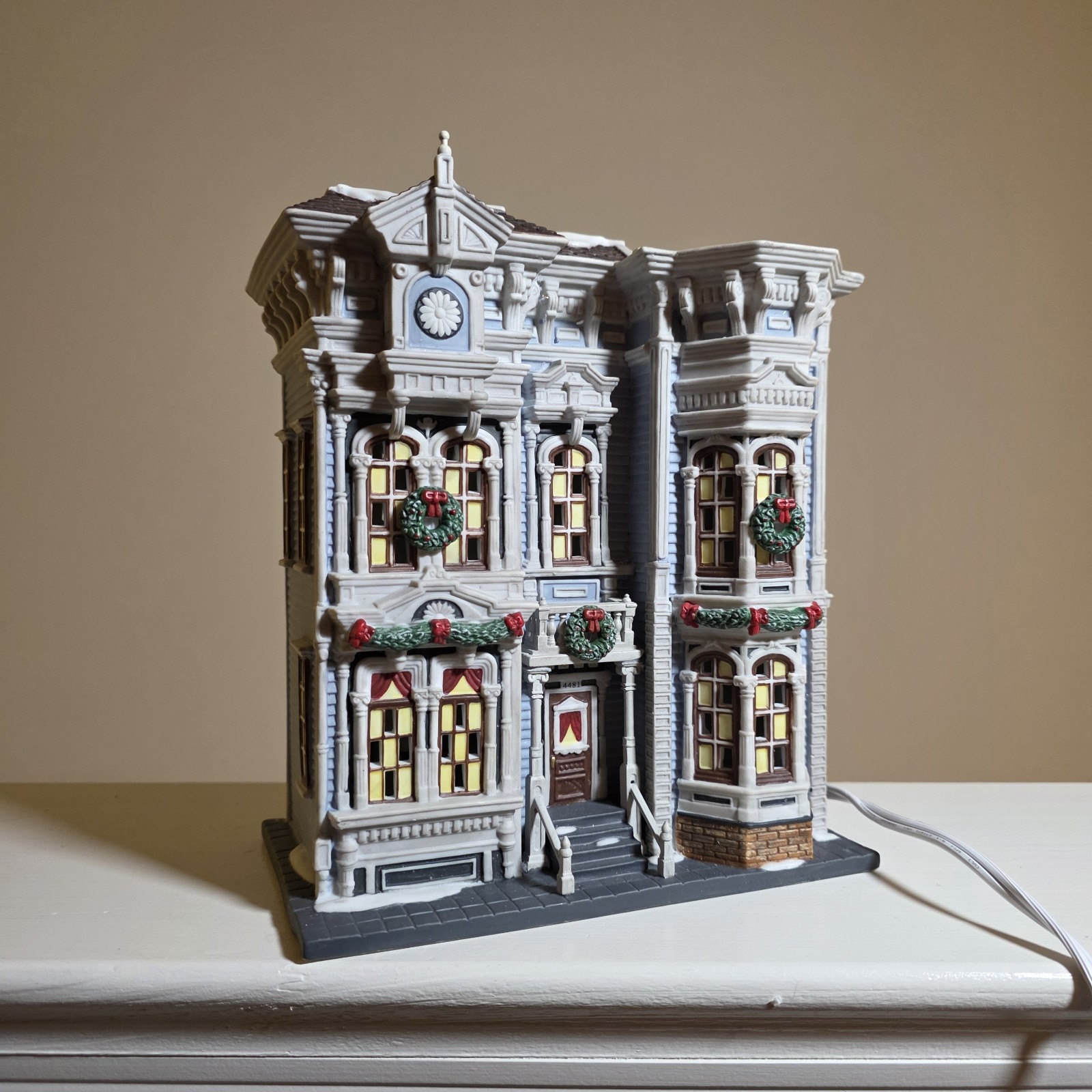 Vintage 2004 Department 56 Christmas In The City Series Lowry Hill Apartments
