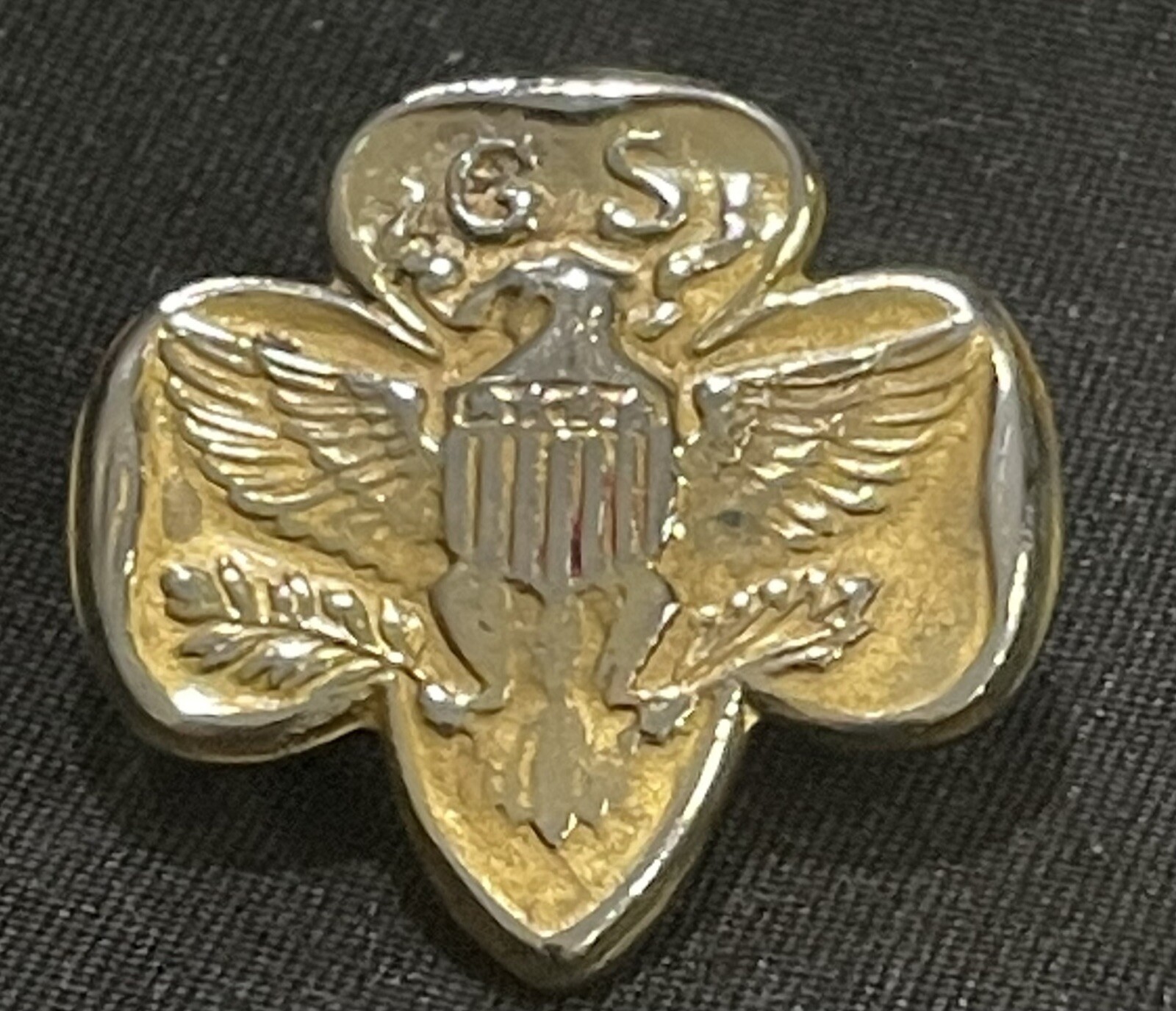 REDUCED RARE 1942-1945 ALL MAGNETIC VINTAGE GIRL SCOUT MEMBERSHIP TREFOIL PIN REDUCED RARE 1942-1945 ALL MAGNETIC VINTAGE GIRL SCOUT MEMBERSHIP TREFOIL PIN