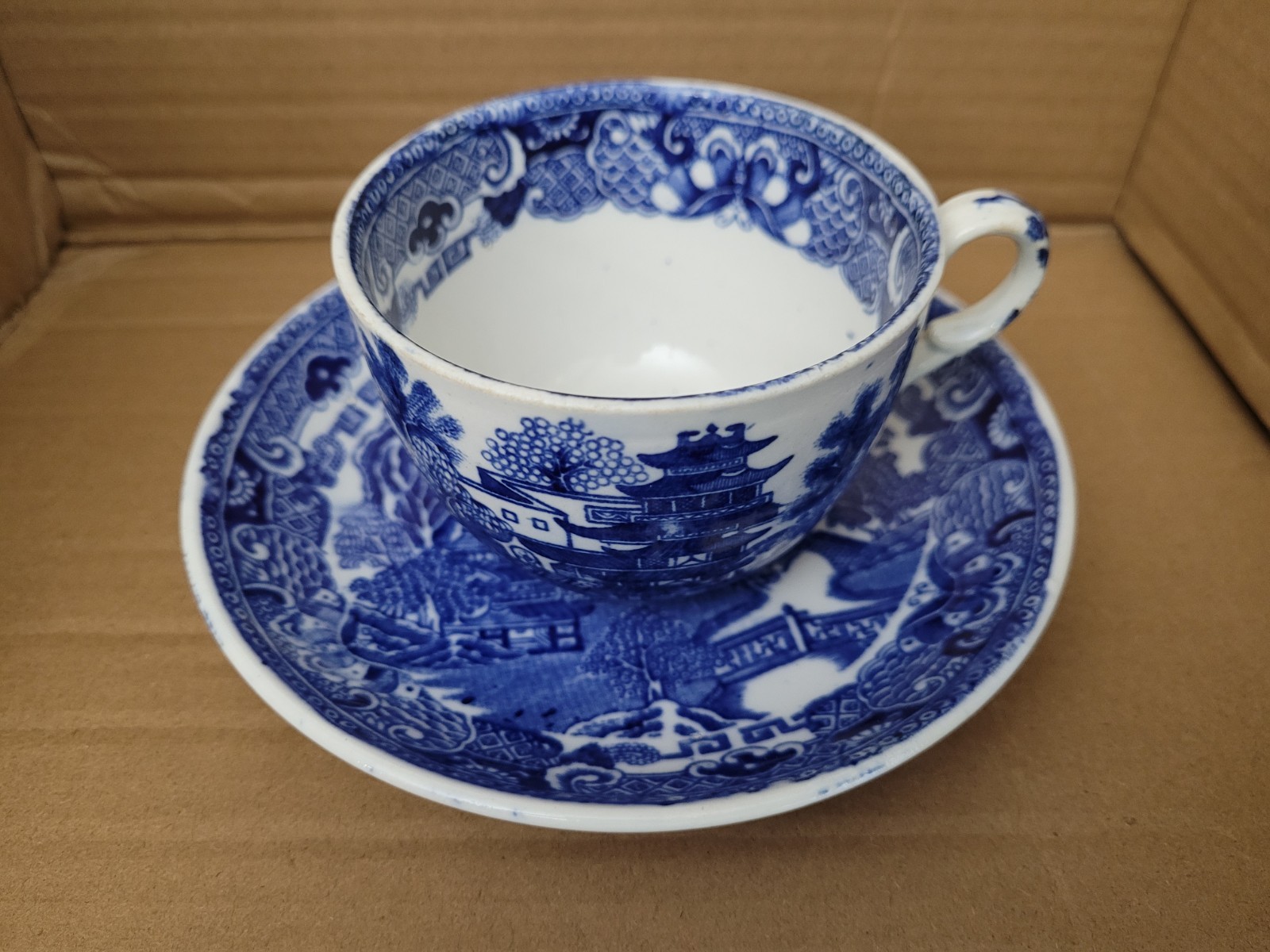Vintage 1833 Blue Willow Tea Cup and saucer (L.O.) Vintage 1833 Blue Willow Tea Cup and saucer (L.O.)
