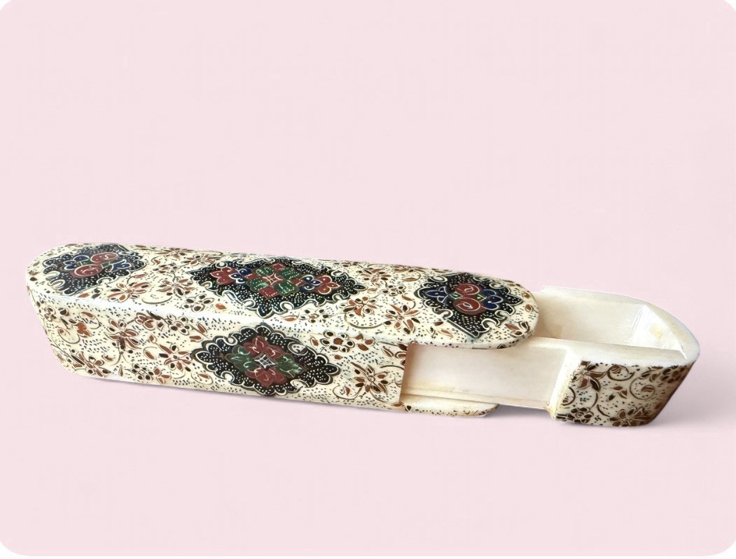 *RARE* Vintage Persian Solid Bone Qalamdan Hand Painted Pencil/pen Case *RARE* Vintage Persian Solid Bone Qalamdan Hand Painted Pencil/pen Case