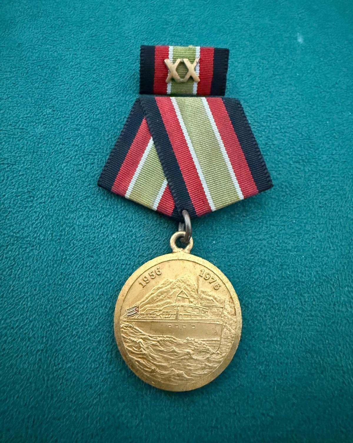 RARE VINTAGE CUBAN MEDAL 20 ANNIVERSARY DESEMBARCO DEL GRANMA REPUBLIC AWARD RARE VINTAGE CUBAN MEDAL 20 ANNIVERSARY DESEMBARCO DEL GRANMA REPUBLIC AWARD