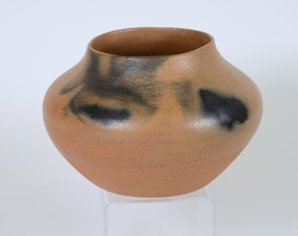 Pottery: Taos Jar by Edna Romero 4.75\