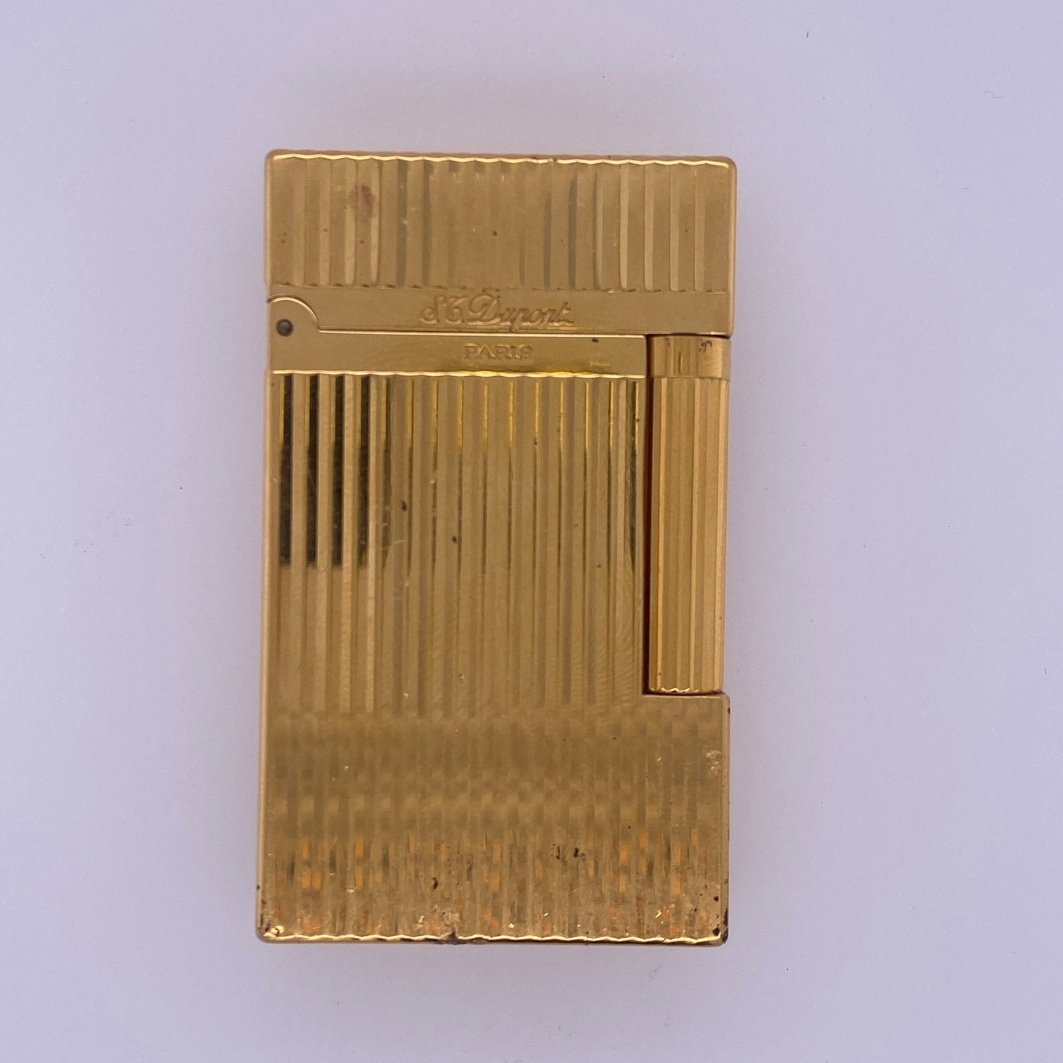 S.T. Dupont Ligne 2 Lighter – Vertical Guilloche Gold-With Original Carry Pouch S.T. Dupont Ligne 2 Lighter – Vertical Guilloche Gold-With Original Carry Pouch
