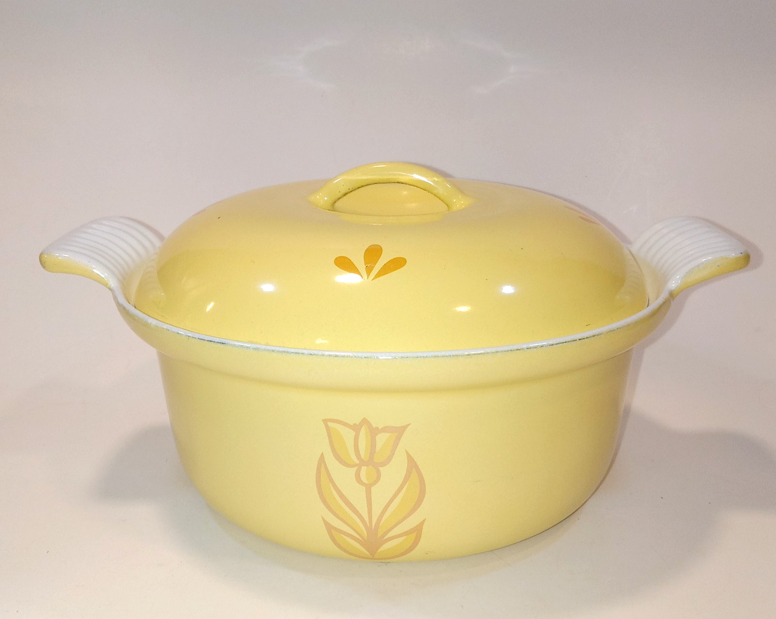Vtg Belgium #18 Yellow Enamel Cast Iron Covered Casserole Dutch Oven 