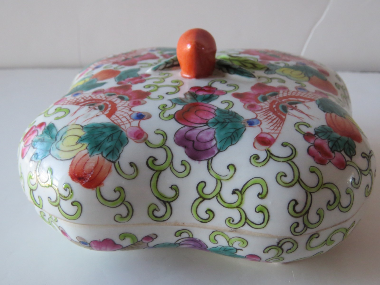 Vtg Chinese Quatrefoil Porcelain Trinket Box Famille Rose Lidded W Peach Finial