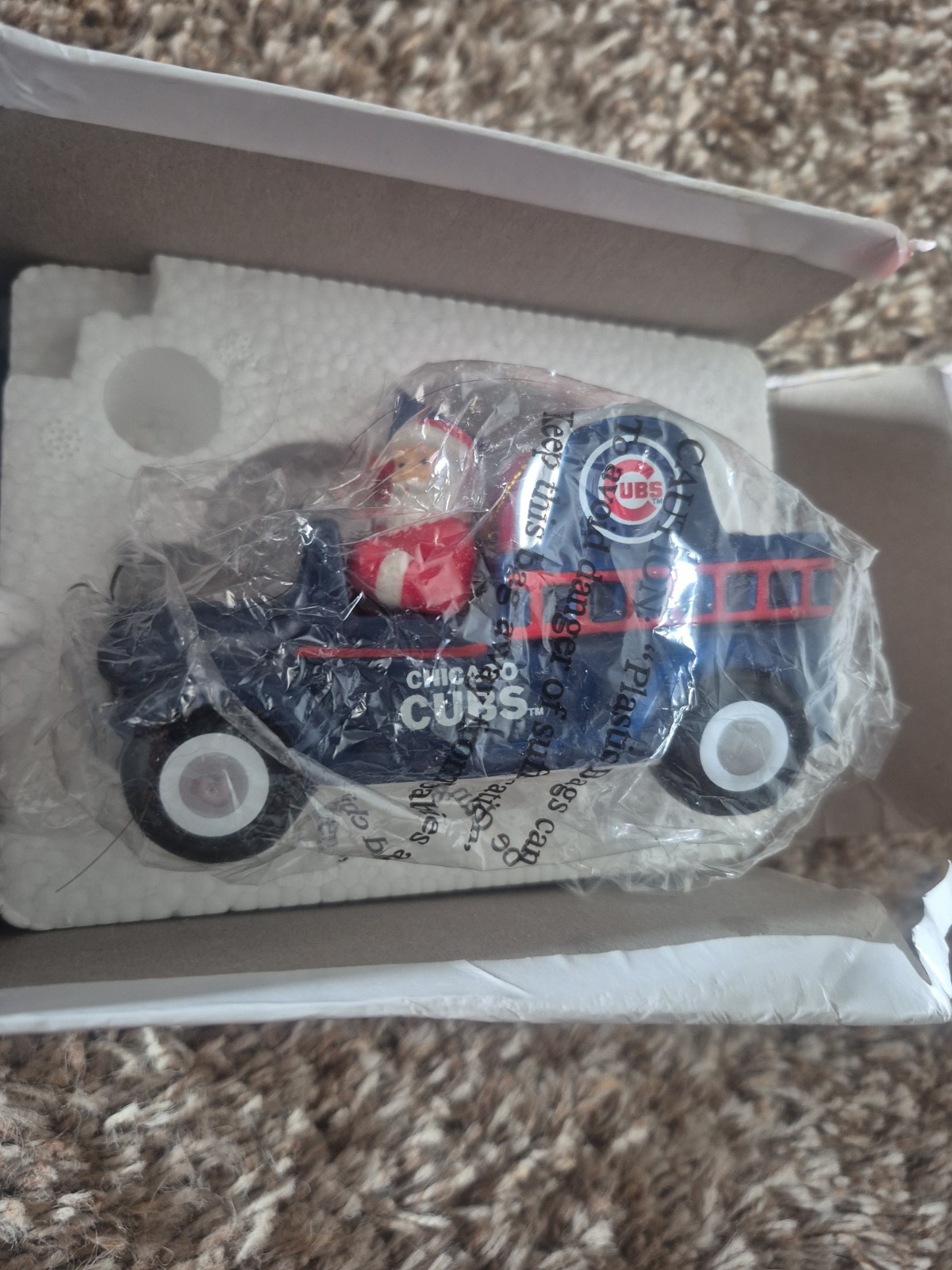 New CHICAGO CUBS DANBURY MINT PORCELAIN ORNAMENT Santa In Fire Engine Truck MLB New CHICAGO CUBS DANBURY MINT PORCELAIN ORNAMENT Santa In Fire Engine Truck MLB