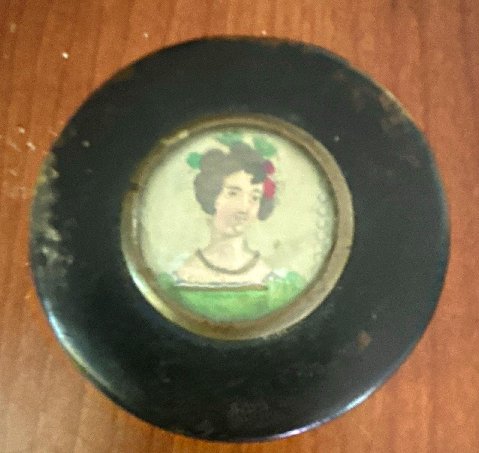 Antique 18th-19th century snuff box, hand painted excellent condition
