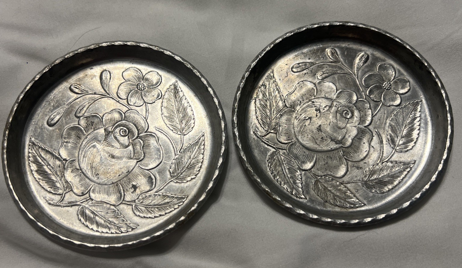 Vtg Everlast Metal Hand Forged Hammered Aluminum Coaster Rose Floral set of 2