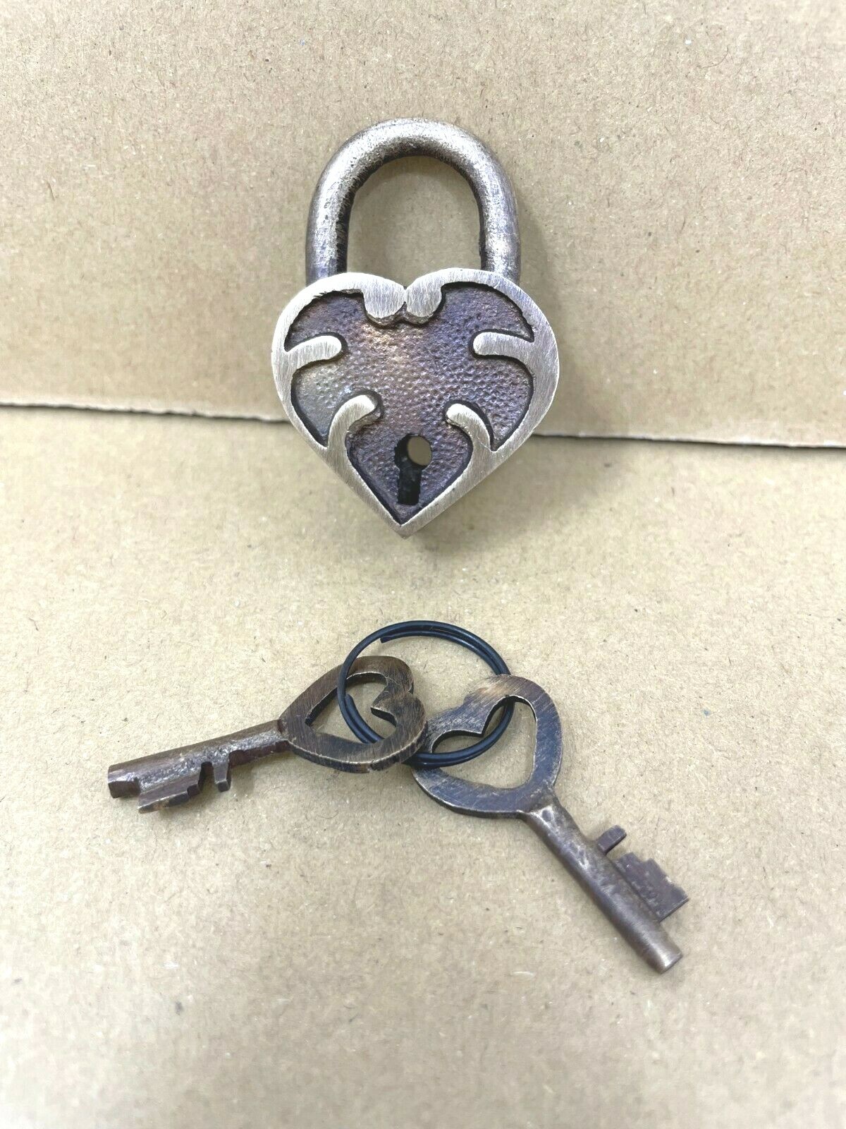Padlock Small Victorian Heart Shaped Brass Lock, Antique Finish with 2 Keys Padlock Small Victorian Heart Shaped Brass Lock, Antique Finish with 2 Keys