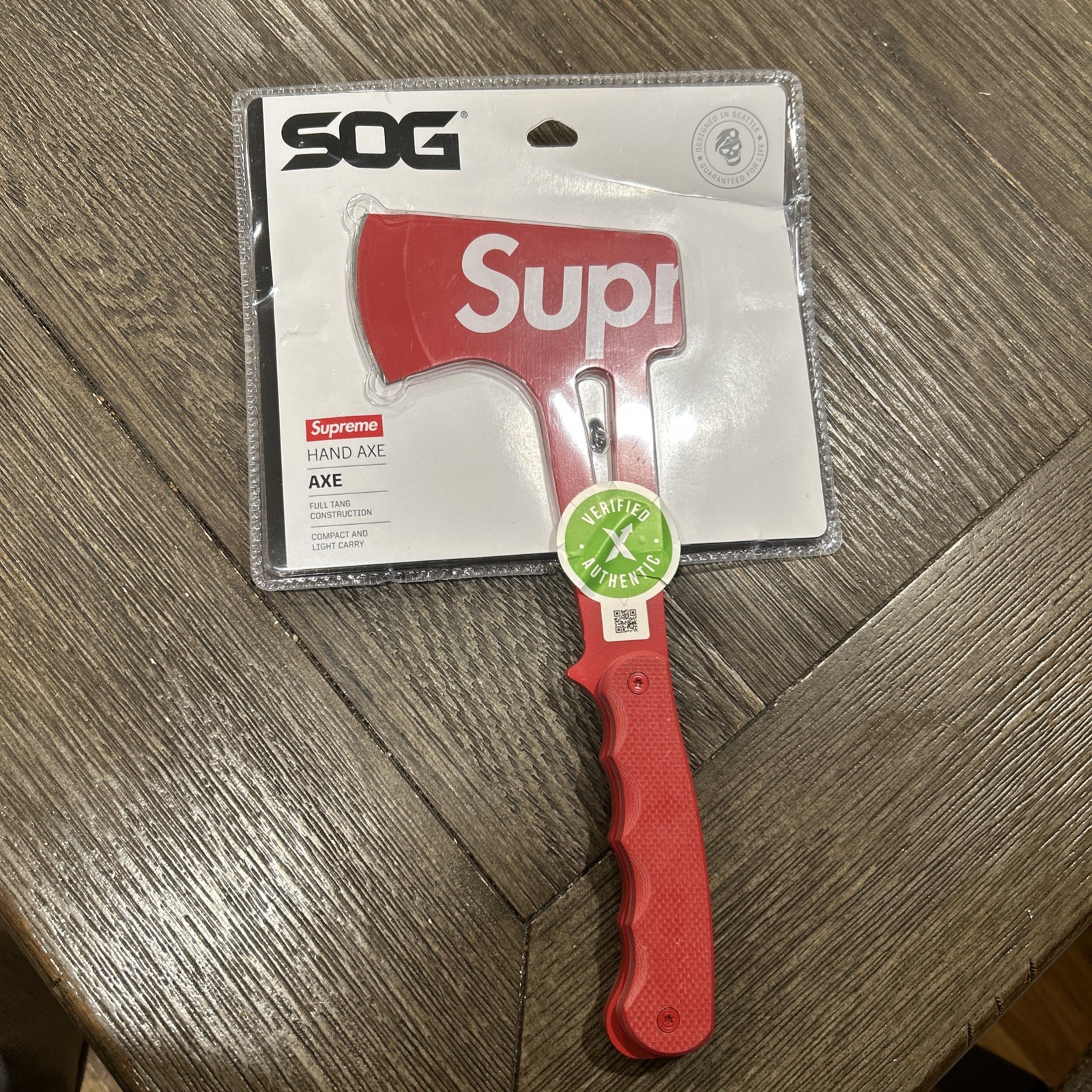 Supreme x SOG Hand Axe Red SS18)100% authentic Supreme x SOG Hand Axe Red SS18)100% authentic
